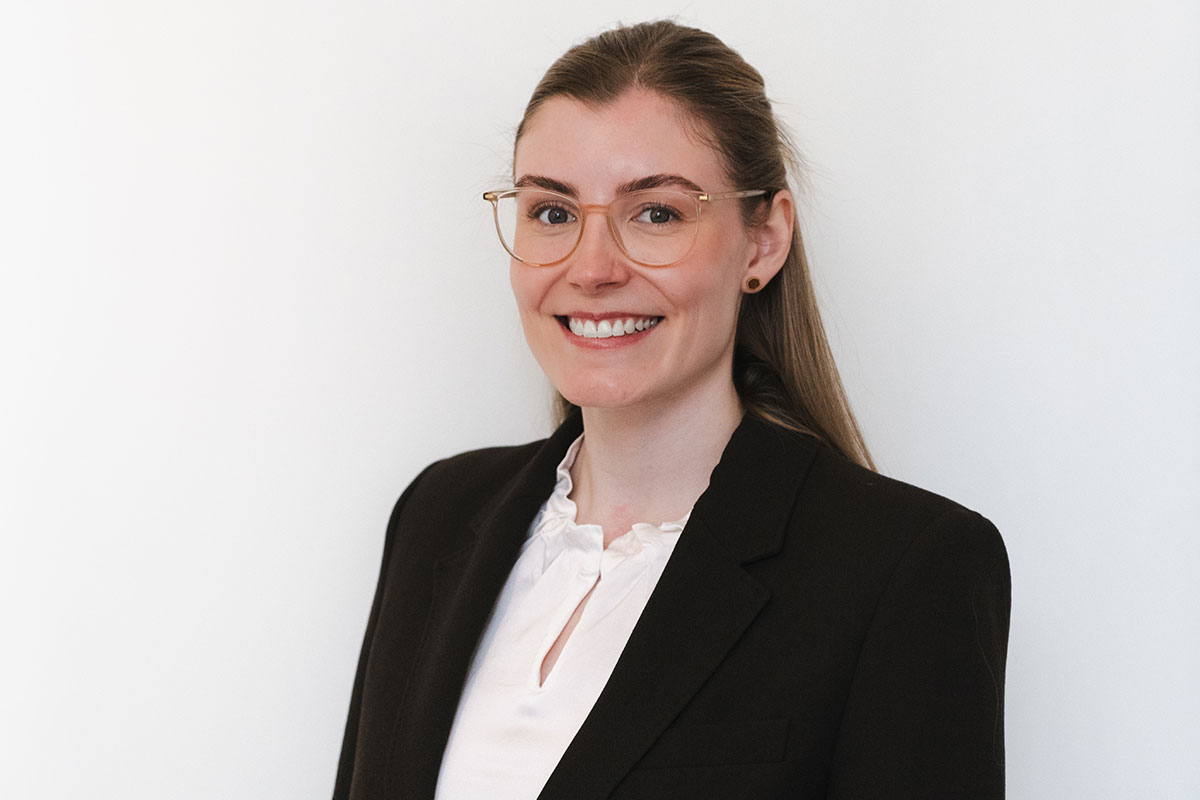 Nina König . Rechtsanwältin